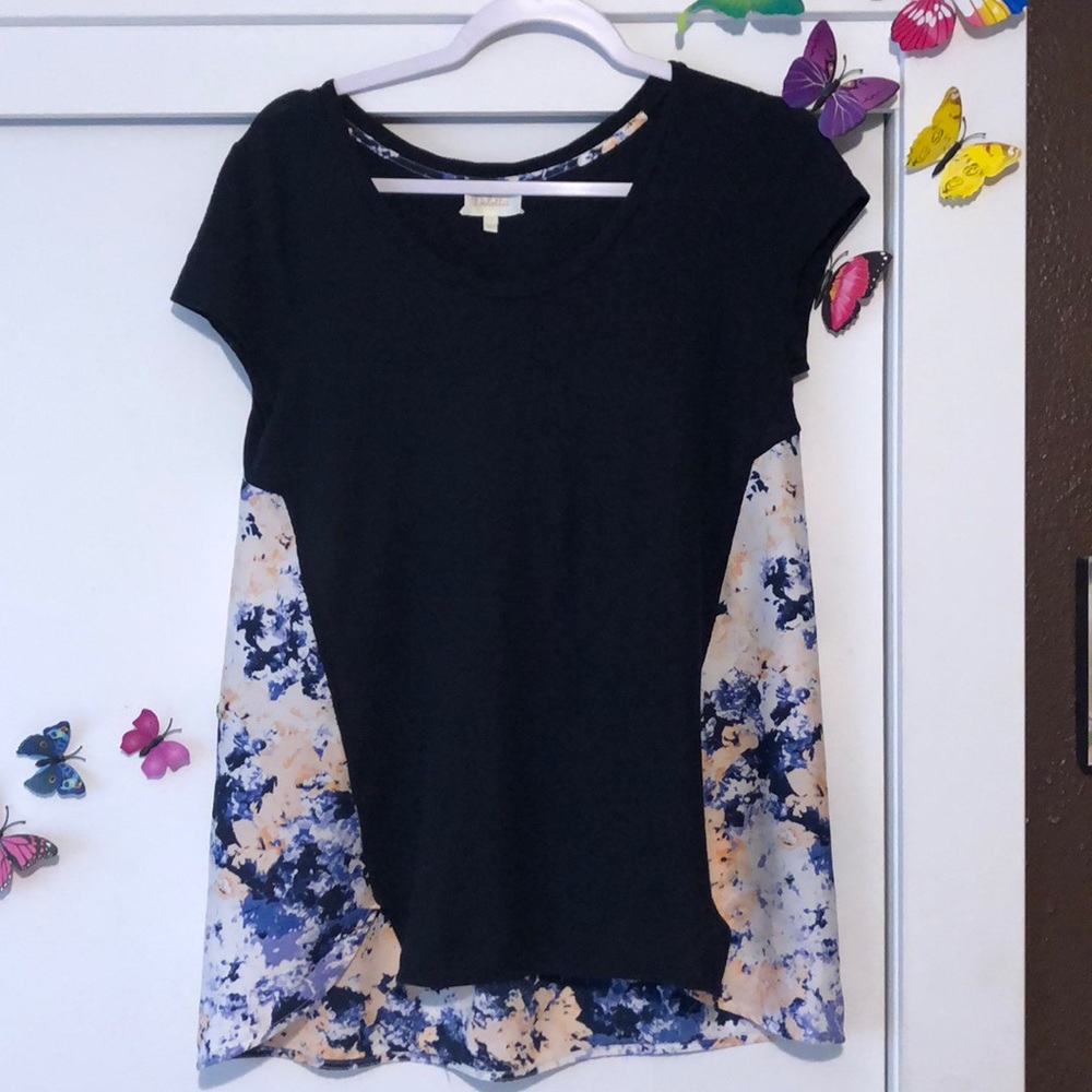 Deletta floral/navy tee.